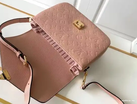 WIS Vuitton Pochette Metis Louis 0426